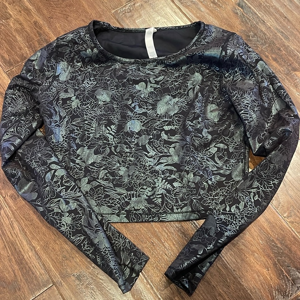 Lululemon crop long sleeve size 8